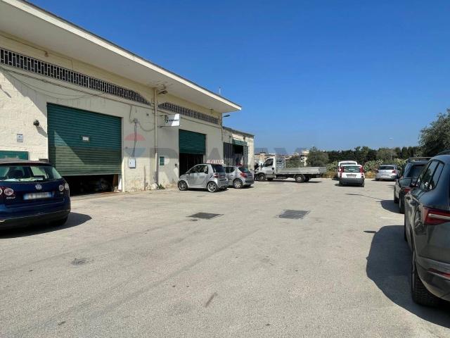 Locale Commerciale in affitto a Puglia, Bari