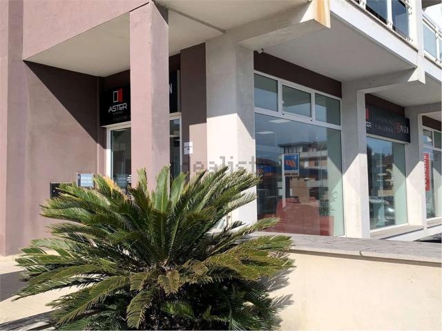 Locale Commerciale in affitto a Marina Picena, Marche