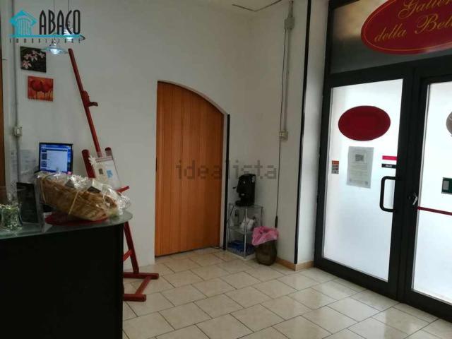 Locale Commerciale in affitto a Avellino, Campania