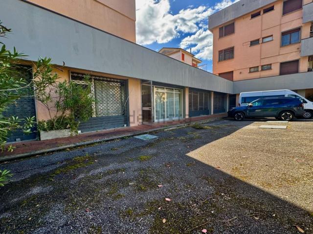 Locale Commerciale in affitto a Montecatini Terme, Toscana