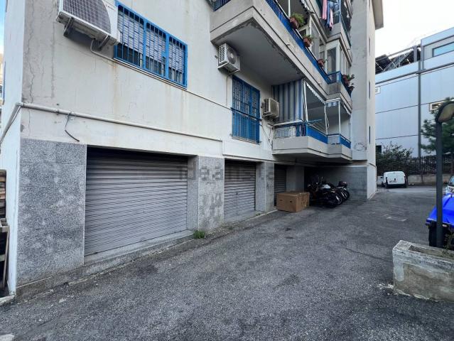 Locale Commerciale in affitto a II Circoscrizione, Messina