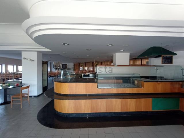 Locale Commerciale in affitto a Marche, Pesaro E Urbino
