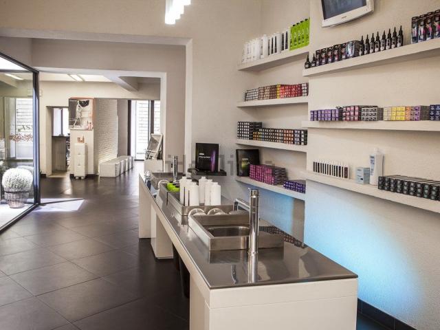 Locale Commerciale in affitto a il Cantiere, Prato