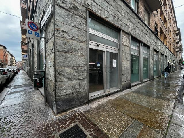 Locale Commerciale in affitto a Circoscrizione 4, Piemonte