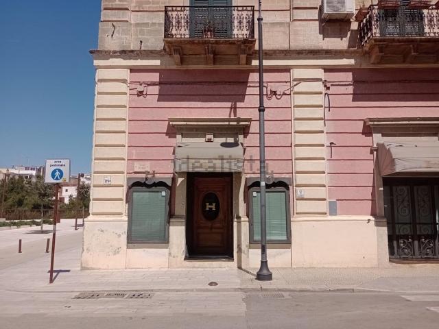 Locale Commerciale in affitto a Puglia, Taranto