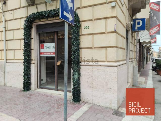 Locale Commerciale in affitto a Alcamo, Sicilia