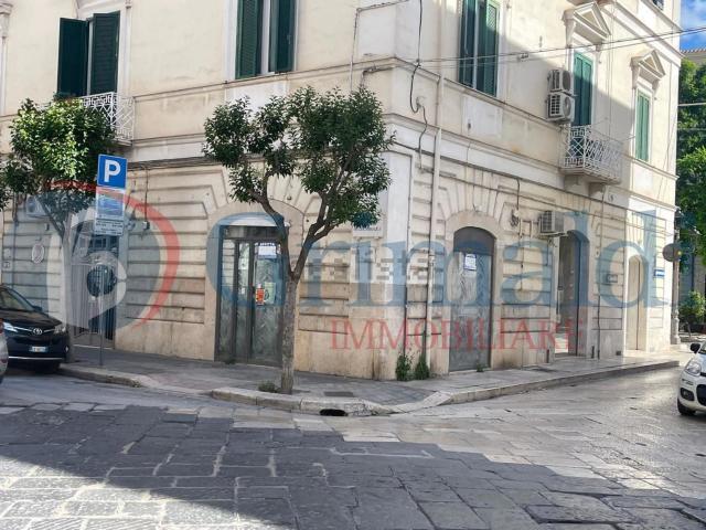 Locale Commerciale in affitto a Puglia, Barletta-andria-trani