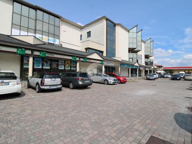 Locale Commerciale in affitto a Villaggio Famiglia, Rovato