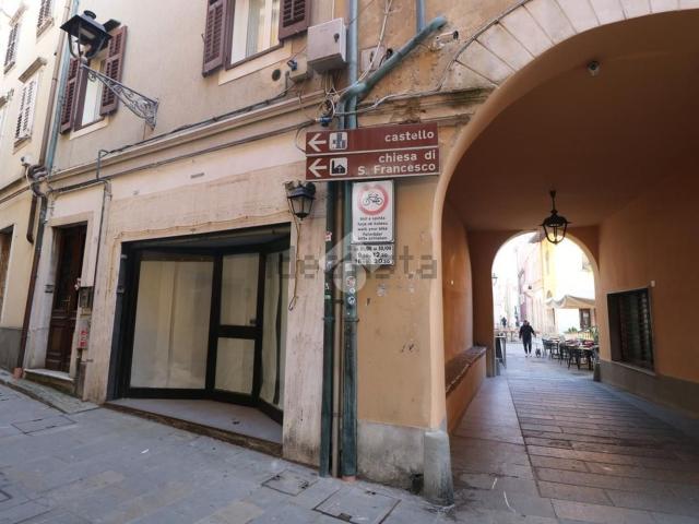 Locale Commerciale in affitto a Riostorto, Muggiò