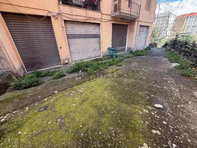 Locale Commerciale in affitto a Pontepiccolo, Calabria