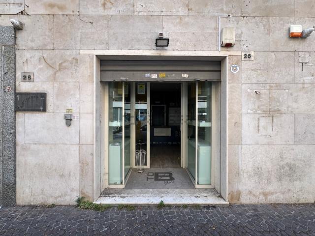 Locale Commerciale in affitto a Municipalità 5, Campania