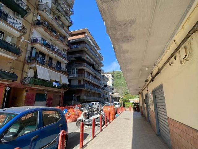 Locale Commerciale in affitto a Camaldoli, Pianura