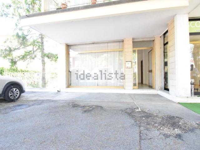 Locale Commerciale in affitto a Fontanelle, Riccione