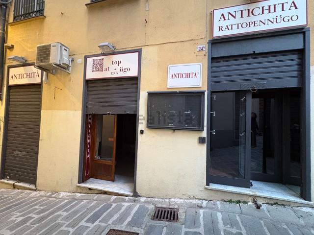 Locale Commerciale in affitto a Centro Est, Serra Riccò