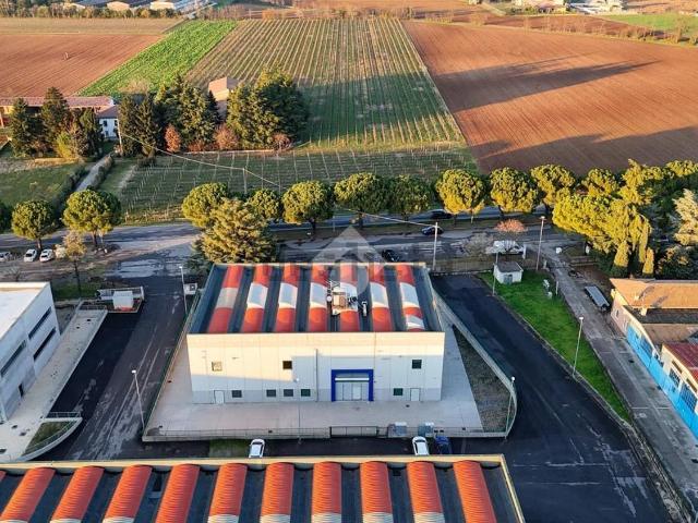 Locale Commerciale in affitto a Bedizzole, Lombardia