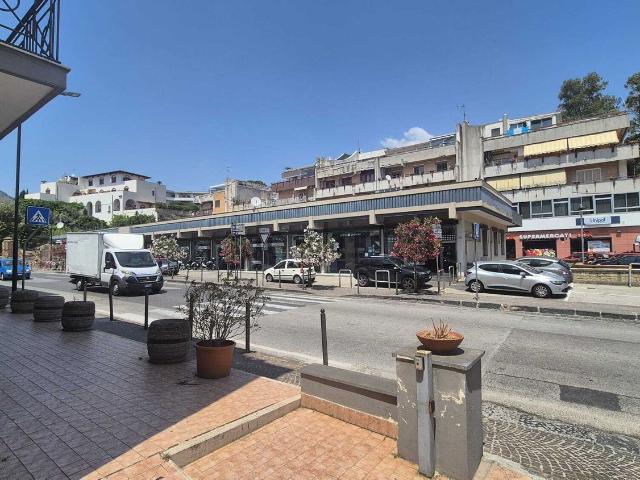 Locale Commerciale in affitto a Cigliano, Pozzuoli