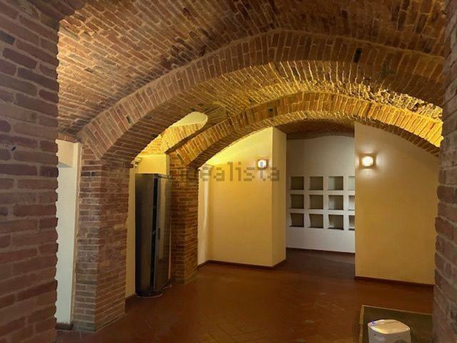 Locale Commerciale in affitto a Unione della Romagna Faentina, Faenza