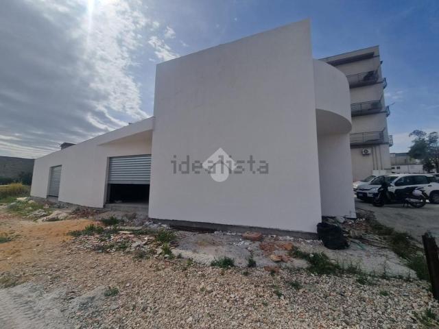Locale Commerciale in affitto a Alcamo, Sicilia