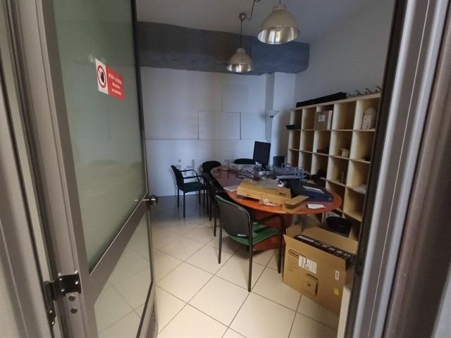 Locale Commerciale in affitto a Quartiere 4, Firenze