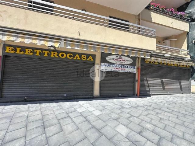 Locale Commerciale in affitto a Cigliano, Pozzuoli