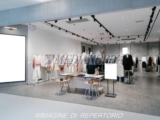 Locale Commerciale in affitto a Ponte Nossa, Lombardia