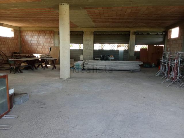 Locale Commerciale in affitto a Casal Di Principe, Campania