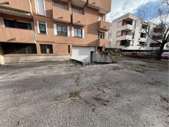 Locale Commerciale in affitto a Territorio Val d'Adige, Trento