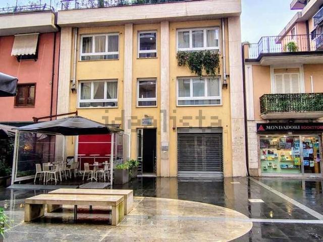 Locale Commerciale in affitto a Avellino, Campania