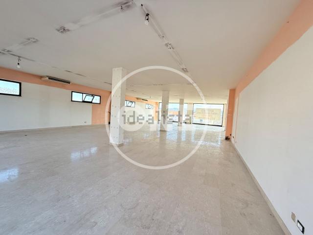 Locale Commerciale in affitto a Santa Teresa, Spoltore