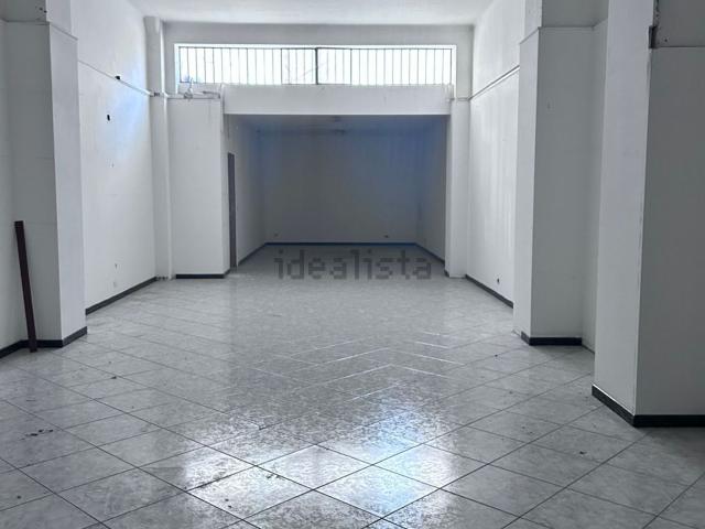 Locale Commerciale in affitto a Puglia, Taranto