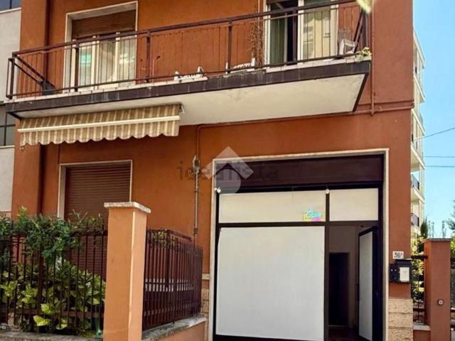 Locale Commerciale in affitto a Verona, Borgo Milano