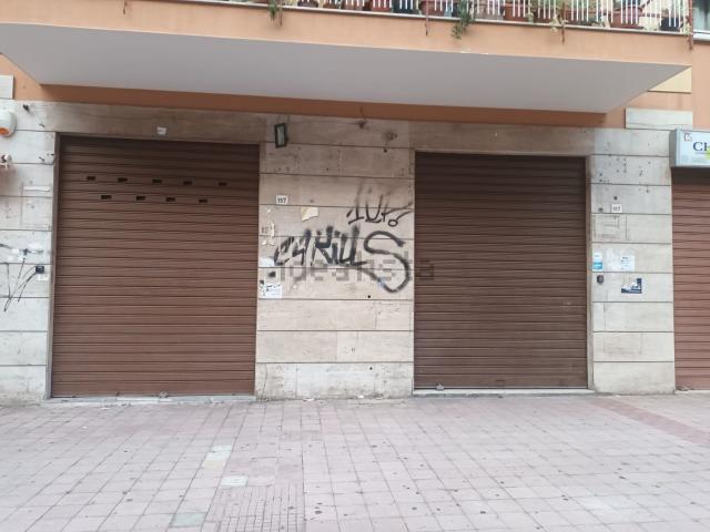 Locale Commerciale in affitto a V Circoscrizione, Palermo