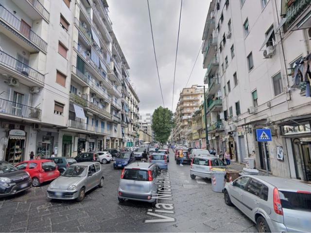 Locale Commerciale in affitto a Municipalità 3, Campania