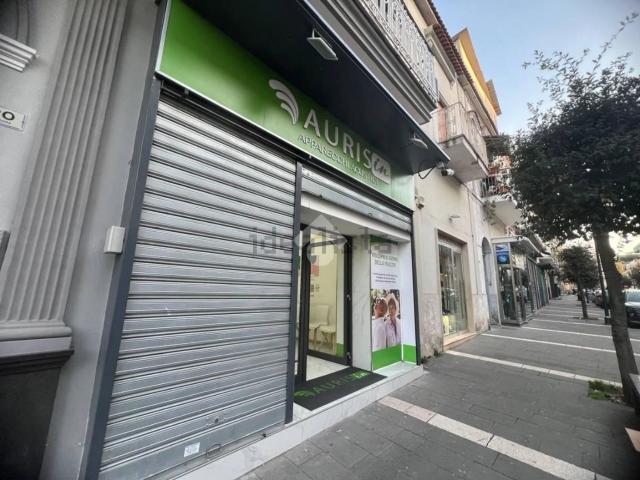 Locale Commerciale in affitto a Sant'antimo, Campania