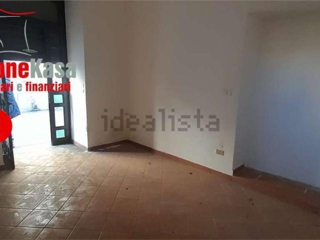 Locale Commerciale in affitto a Cicciano, Campania