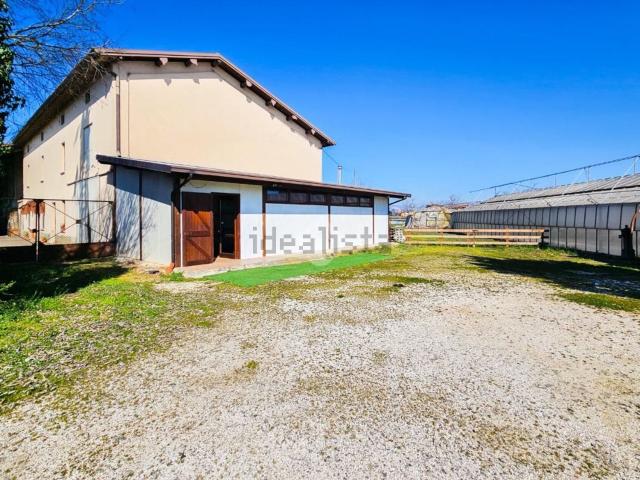 Locale Commerciale in affitto a Ghedi, Lombardia