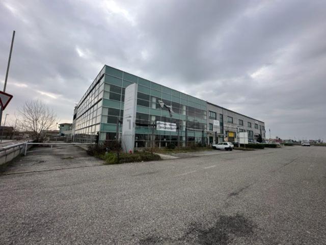 Locale Commerciale in affitto a San Martino, Piemonte