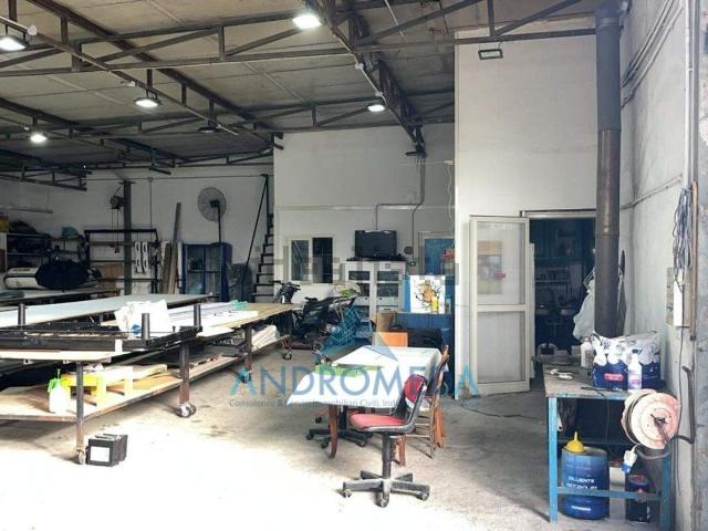 Locale Commerciale in affitto a Astroni, Campania