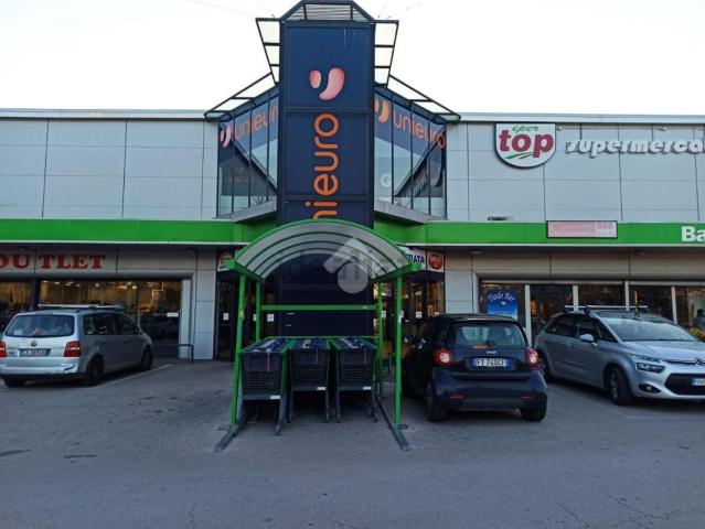 Locale Commerciale in affitto a Roma Capitale, Lazio