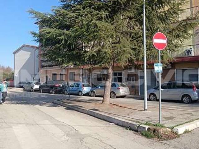 Locale Commerciale in affitto a Puglia, Foggia