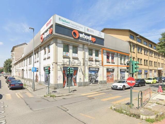 Locale Commerciale in affitto a Circoscrizione 5, Piemonte