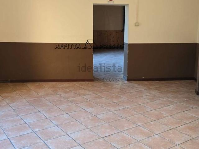 Locale Commerciale in affitto a Unione di Comuni della Romagna Forlivese, Quattro
