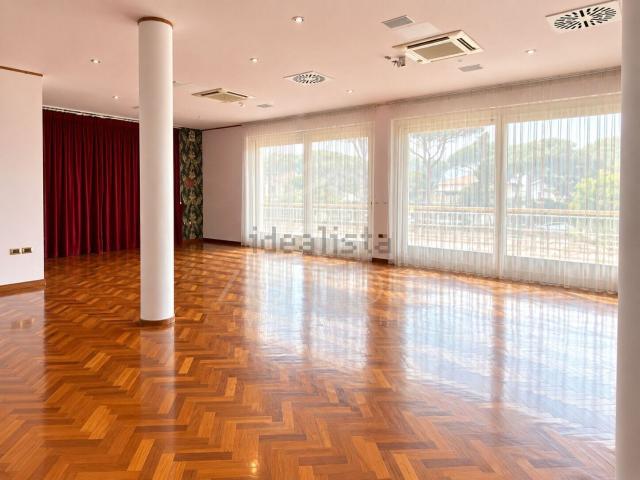 Locale Commerciale in affitto a Milano Marittima, Cervia