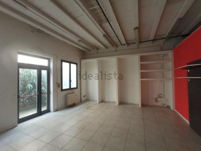 Locale Commerciale in affitto a Unione Comuni Modenesi Area Nord, Cavezzo
