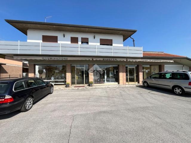 Locale Commerciale in affitto a Rosà, Veneto