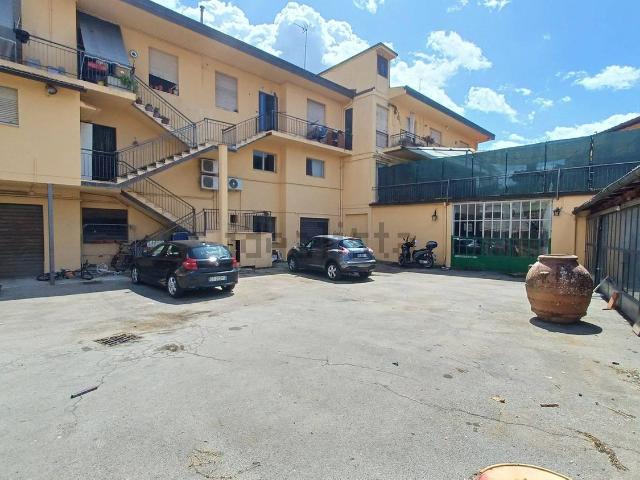 Locale Commerciale in affitto a Quartiere 3, Firenze