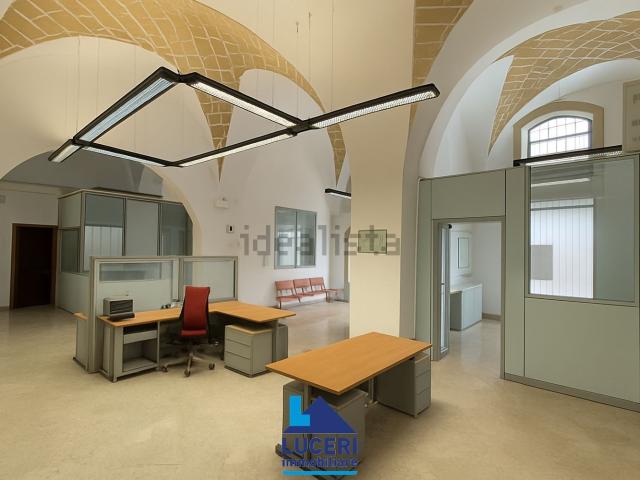 Locale Commerciale in affitto a Puglia, Lecce