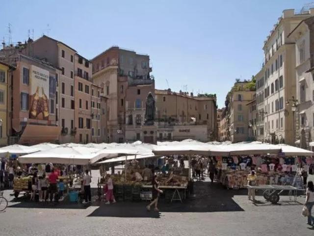Locale Commerciale in affitto a Municipio Roma I, Roma Capitale