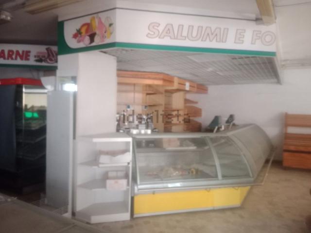 Locale Commerciale in affitto a Modena, Reggio Emilia