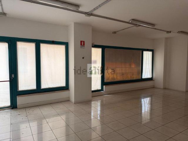 Locale Commerciale in affitto a Schio, Veneto